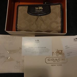 Coach Compact Foldable Wallet with Spacious Zipper Coin Pouch